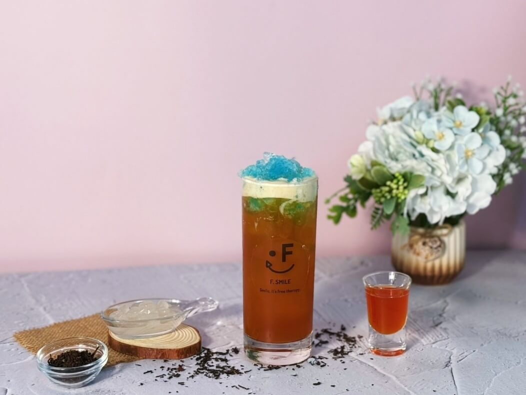 Aloe Ruby Breeze bubble tea with blue curacao, aloe, and tropical syrup over ice