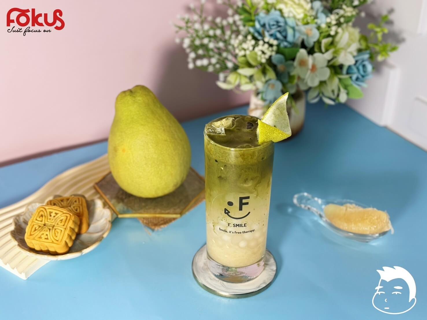 Matcha Yuzu bubble tea with pomelo pulp and white tapioca pearls